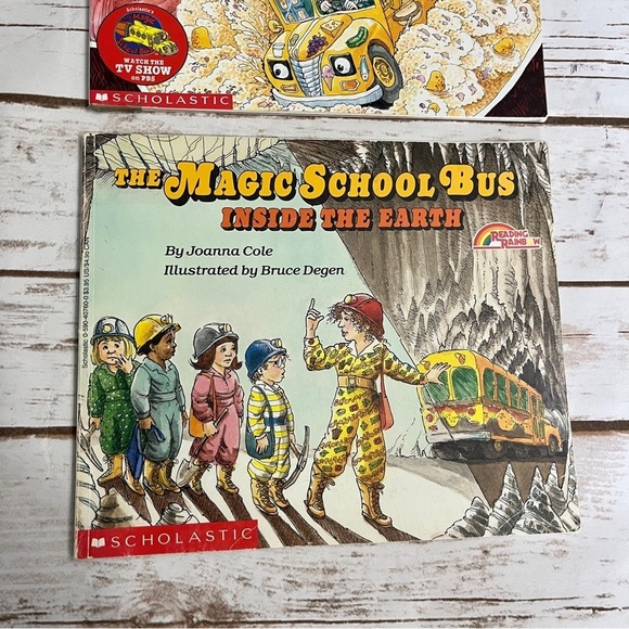 Magic School Bus Adventure Book Set Inside The Earth, Inside the Human Body - Picture 4 of 11